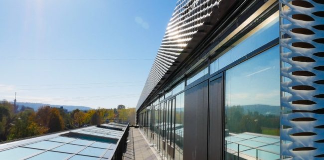 Beispiel für ein Low-Tech-Gebäude: IHK-Bildungszentrum Aalen mit Bauherrenunterstützer Conwick